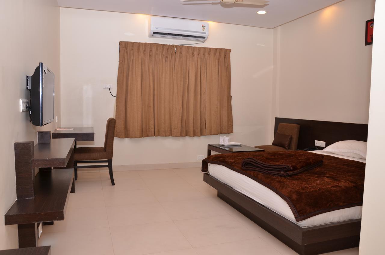 Отель Mohini Royal Jharsuguda Экстерьер фото